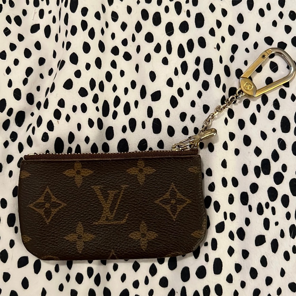 100% AUTHENTIC LOUIS VUITTON SMALL LEATHER GOOD